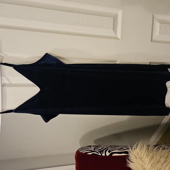 Velvet dress - Picture 2 of 3